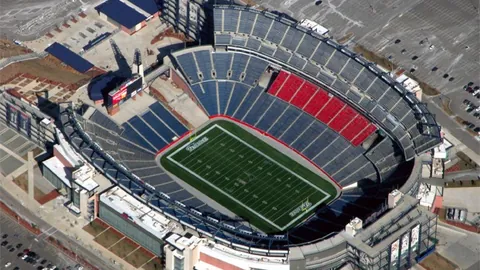 “校园篮球赛事学生受伤，责任归属学校分析”